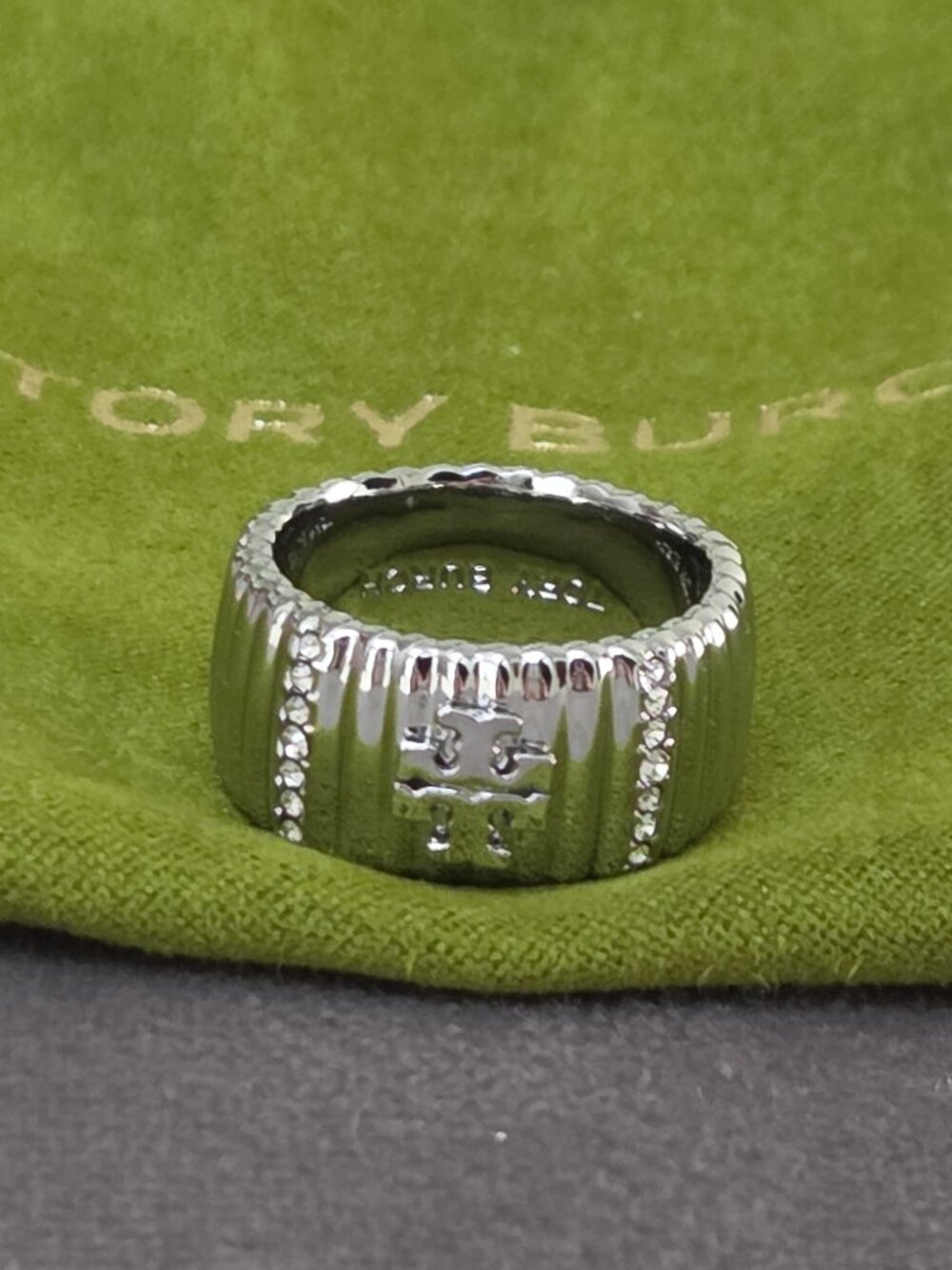 New Tory Burch Crystal Textured Pave Logo statement Ring in Silver Size 6